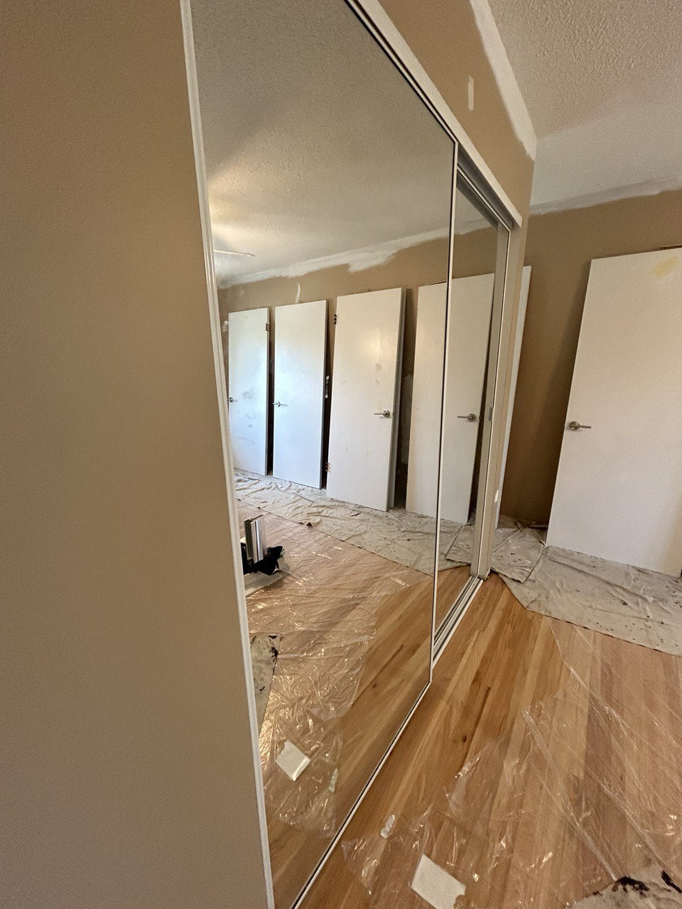 2 Mirrored Closet Doors image indicator(3)