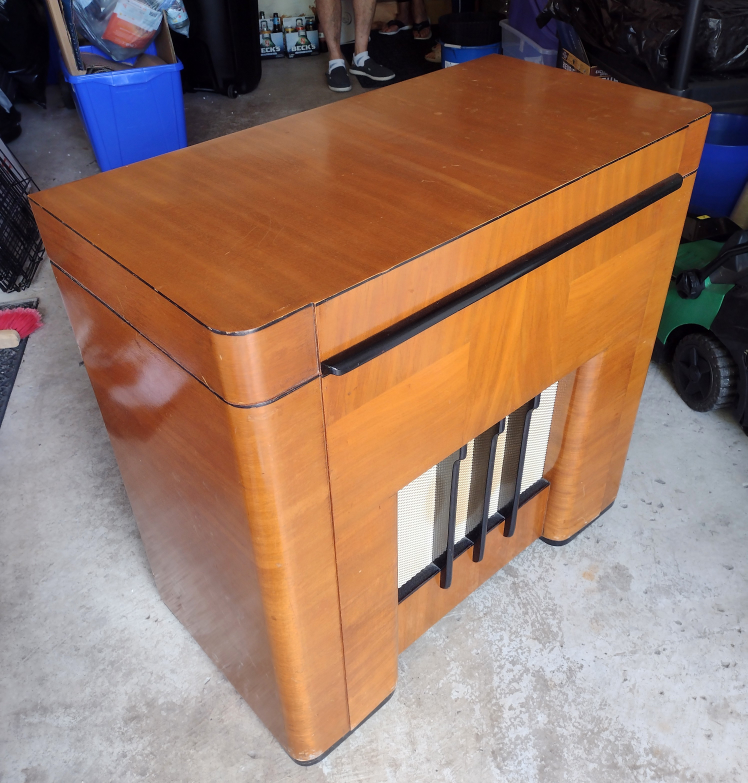 ANTIQUE RADIO/RECORD CONSOL thumbnail