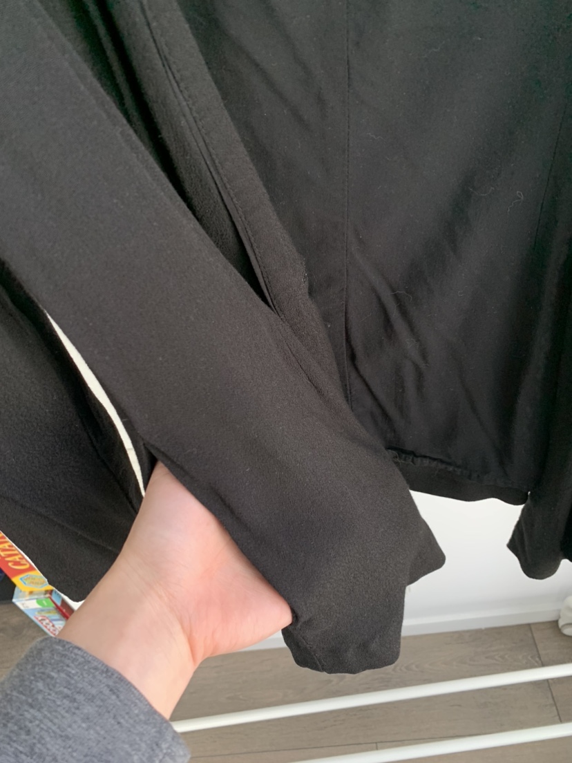 Urban Outfitters Relaxed Black Blazer image indicator(4)