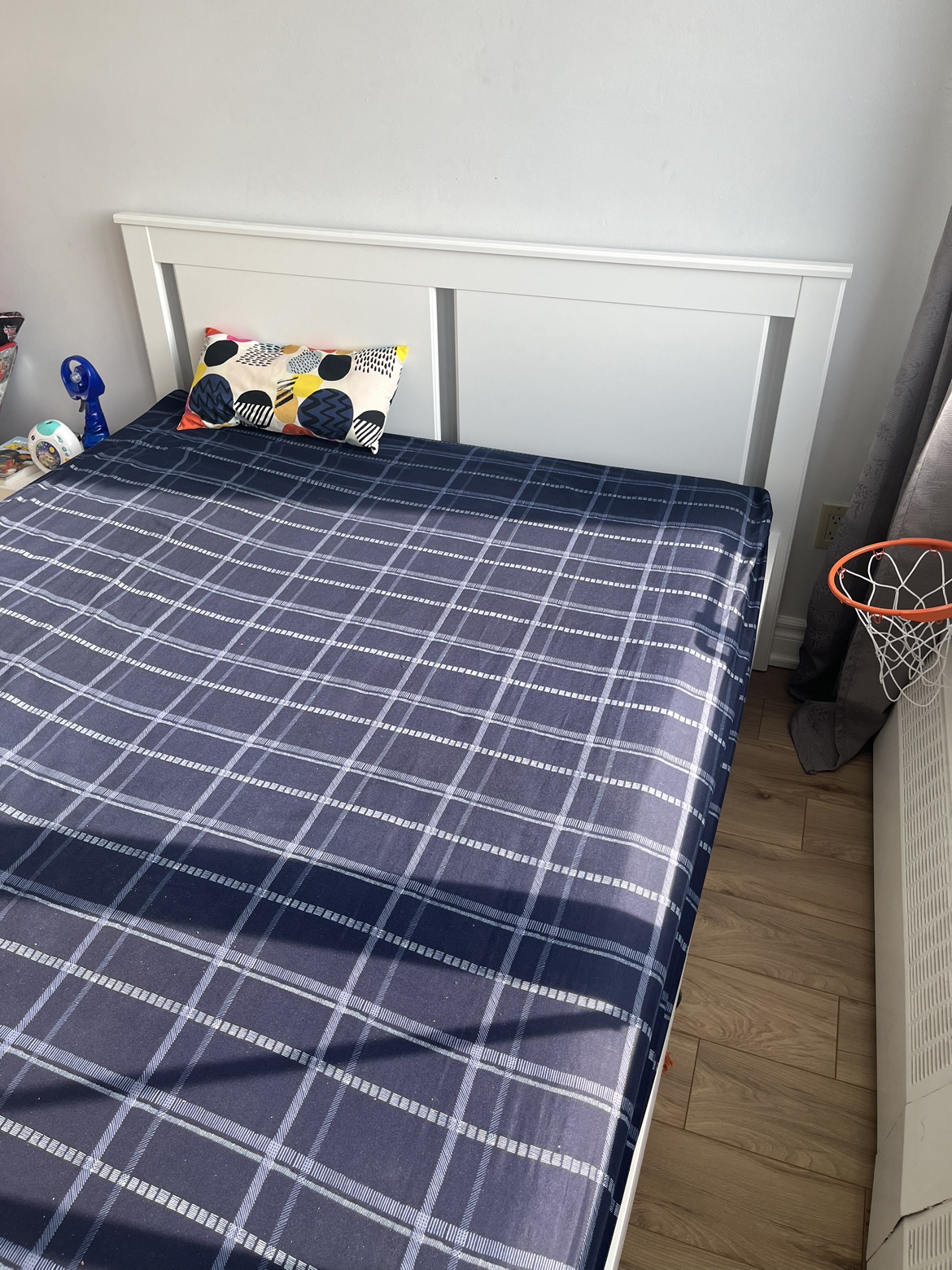 White Queen Bed Frame (ikea - Songesand) - photo 3