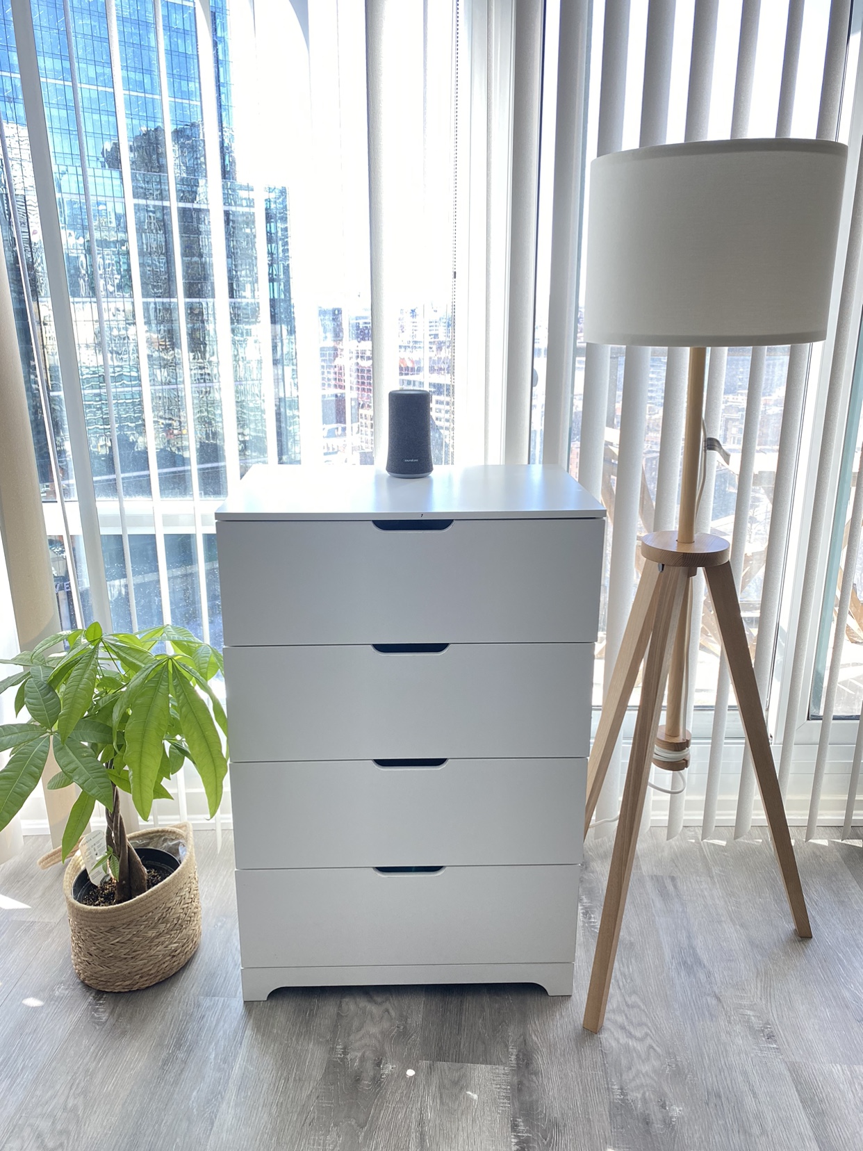 BRAND NEW white 4 drawer dresser (delivery available) image indicator(10)