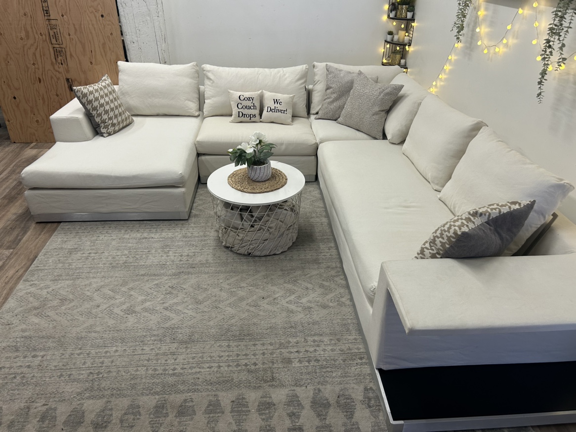 Gorgeous SohoHome Sectional Sofa 🚚 Delivery Available - photo 2