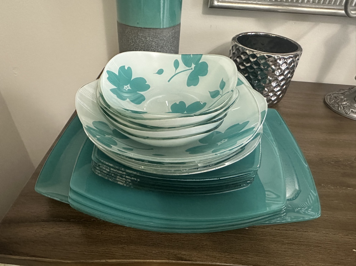 Dinner set for 6