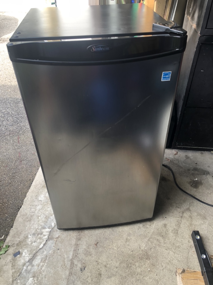 Sunbeam Mini Fridge thumbnail