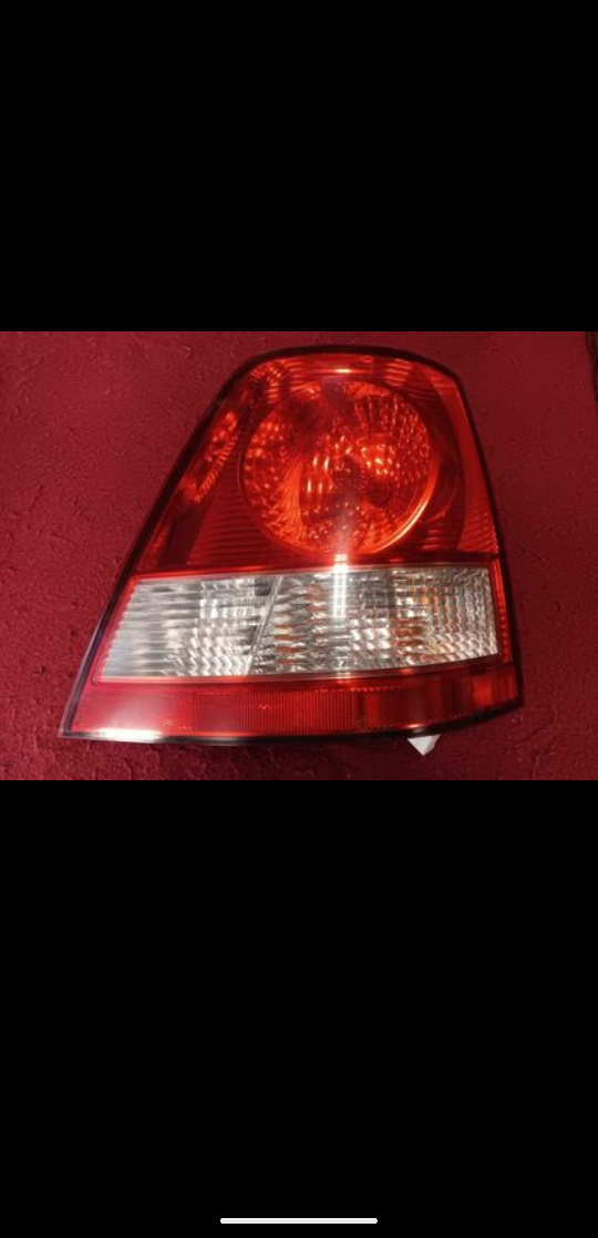 rear passenger side kia Sorento 2004 light - photo 2