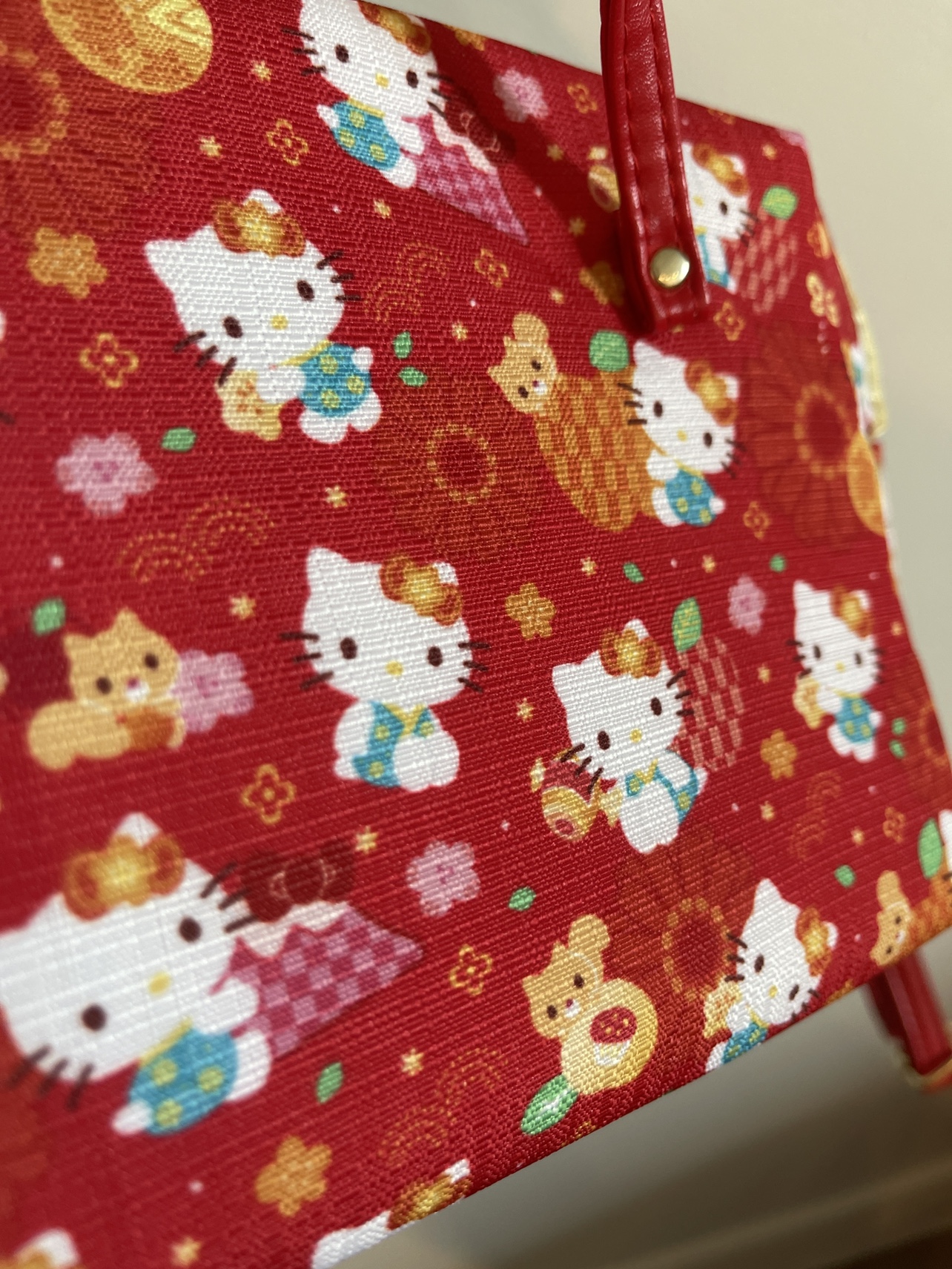 Brand New Hello Kitty Handbag with strap image indicator(6)