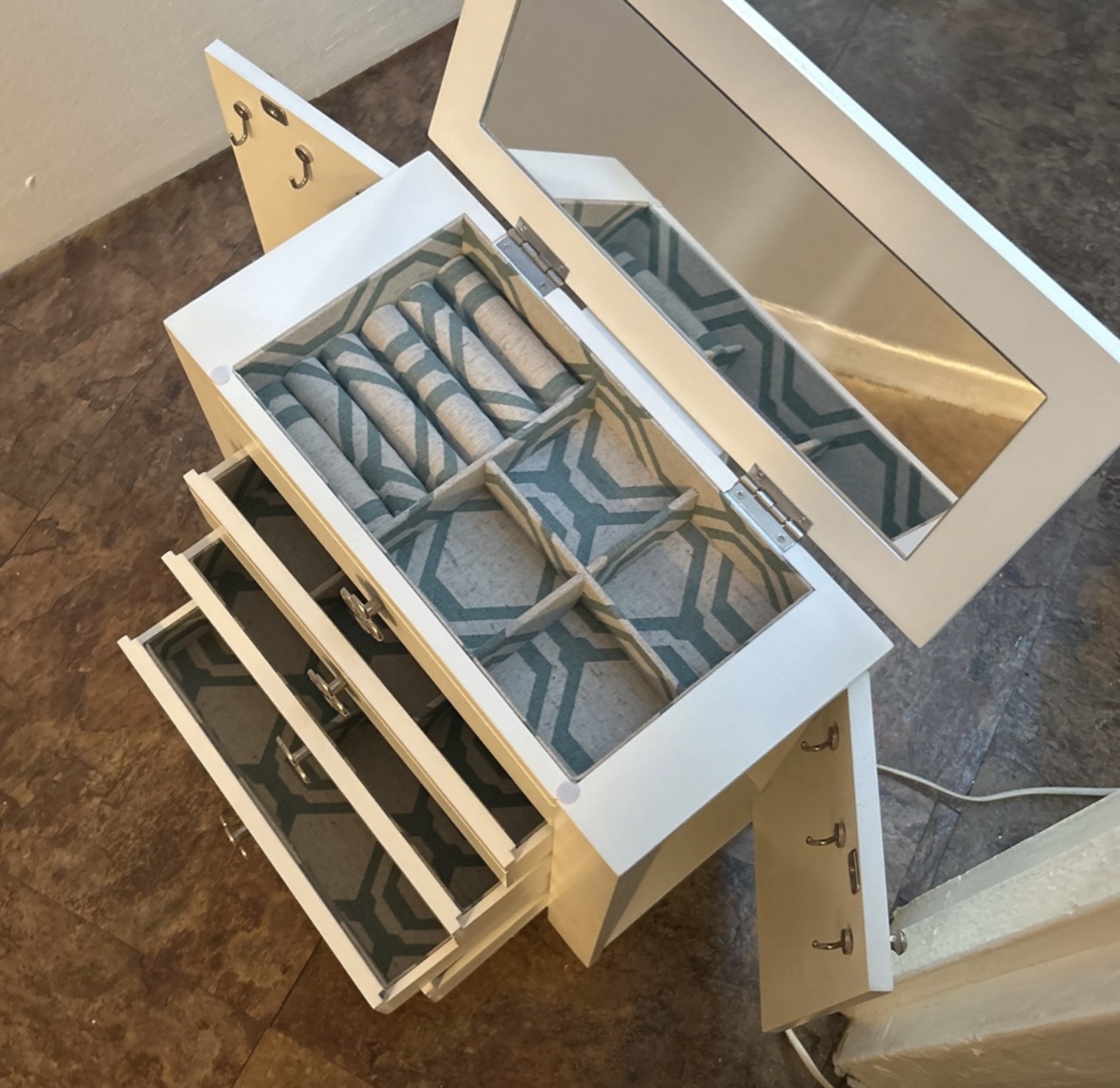 White Jewelry Box - photo 2