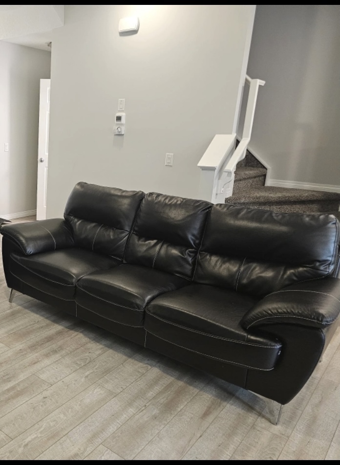 3 seater Couch for sale