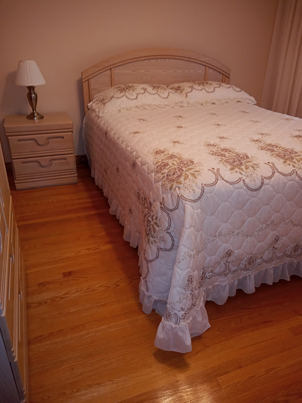 Bedroom Furniture: Queen