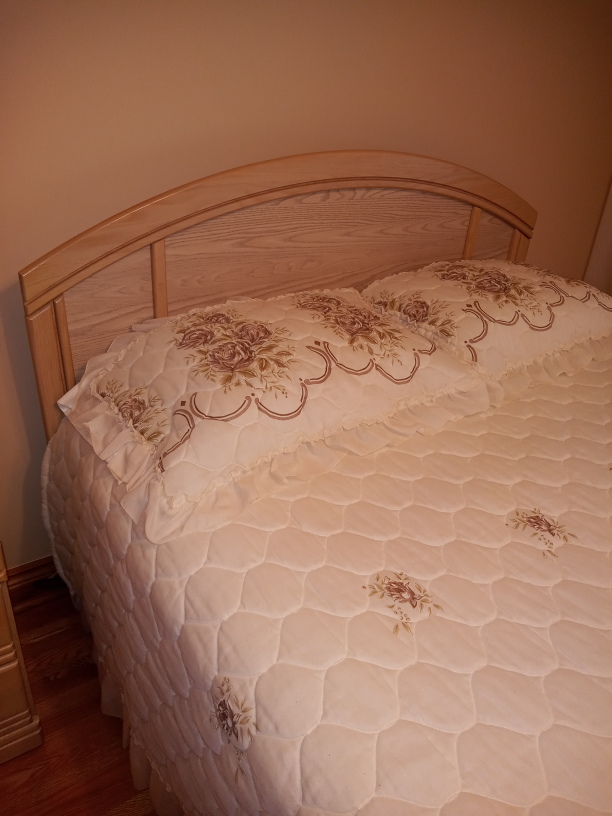 Bedroom Furniture: Queen - photo 2