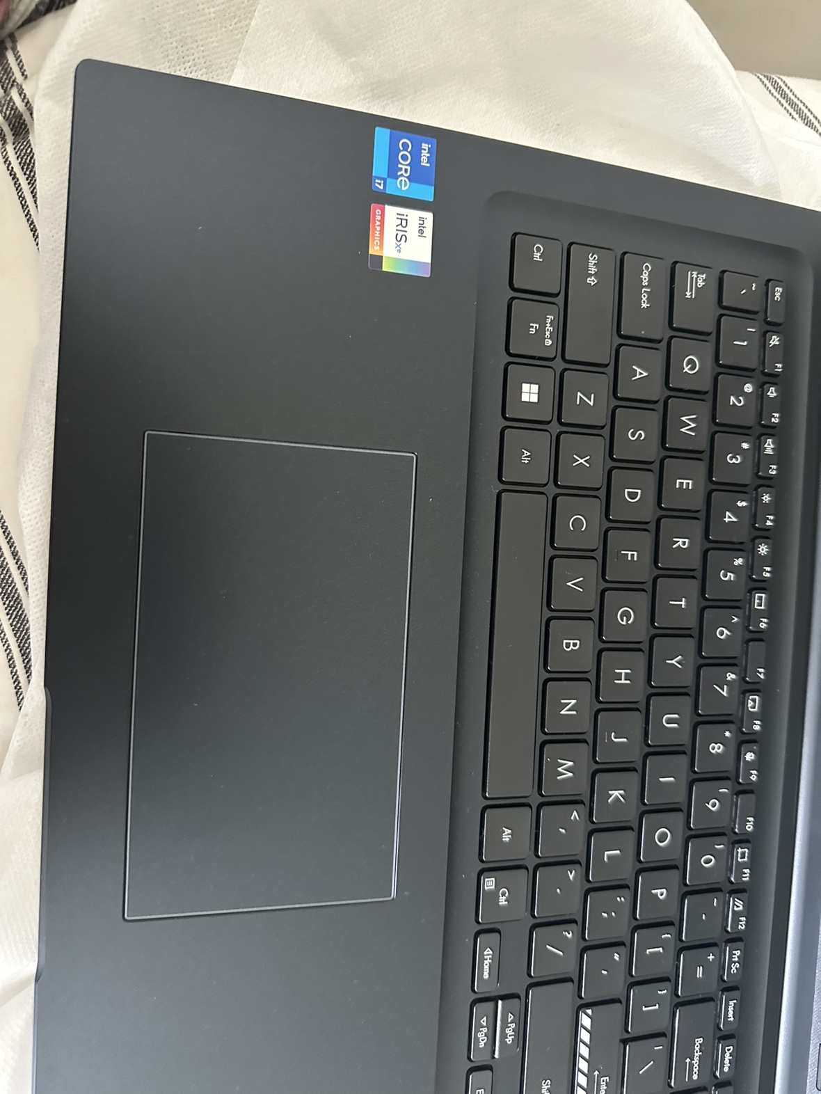 Asus Vivobook 17 x1704z - photo 3