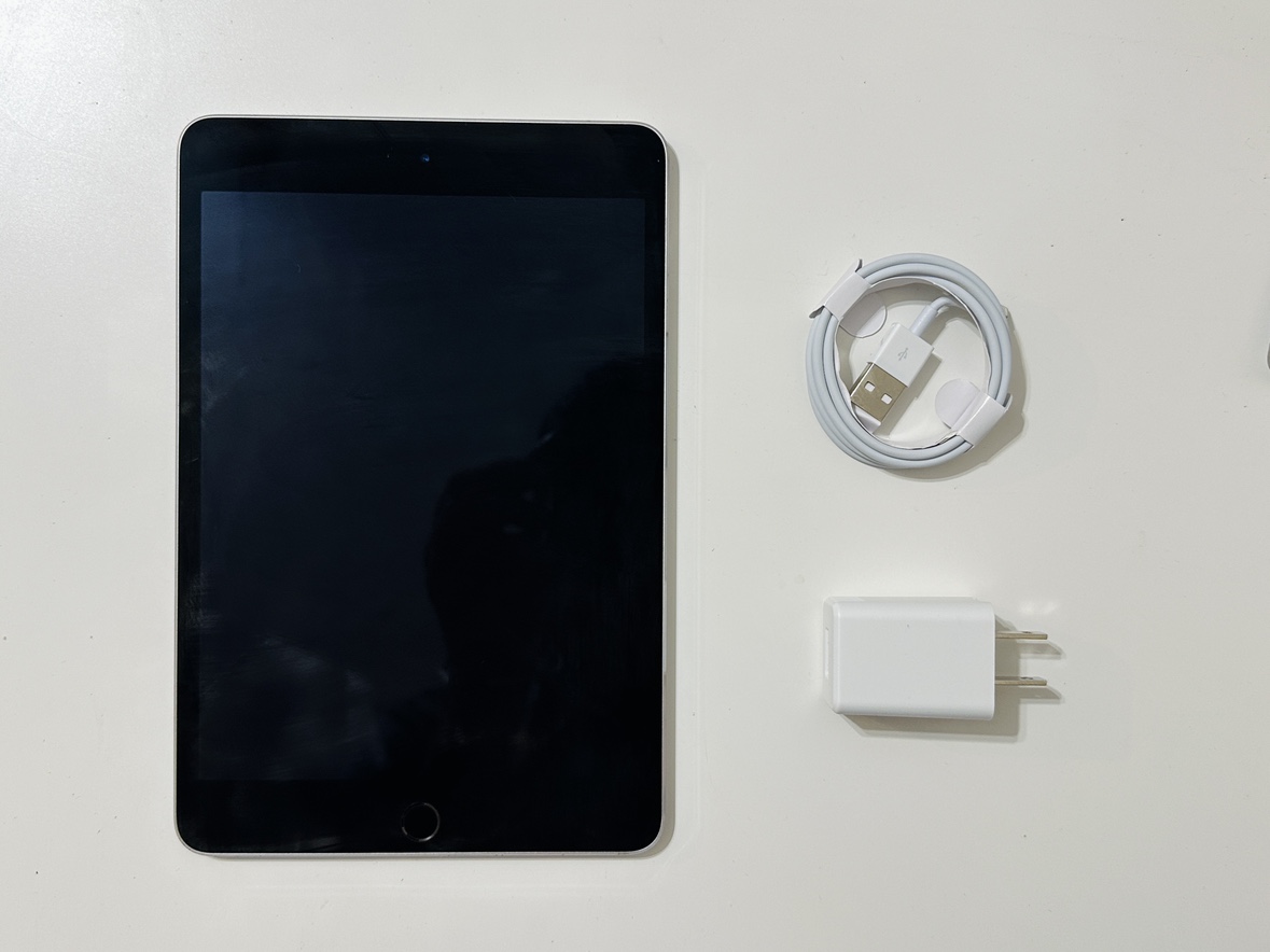 iPad mini 4th gen like brand new - photo 3