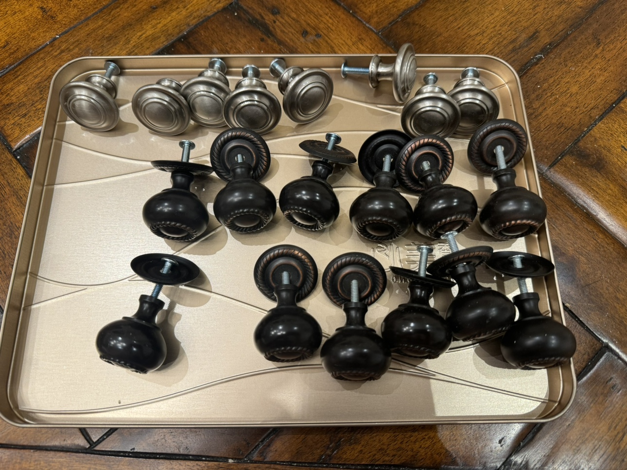 Cabinet knobs