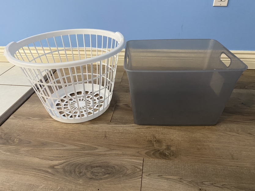 2 Laundry basket damp & dry ( Both $2) pick before 29th - photo 3