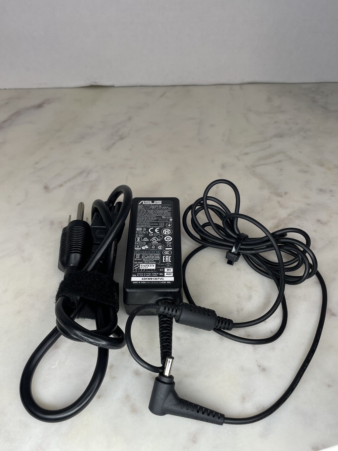 ASUS Chromebooks (C202) with Charger Included image indicator(6)