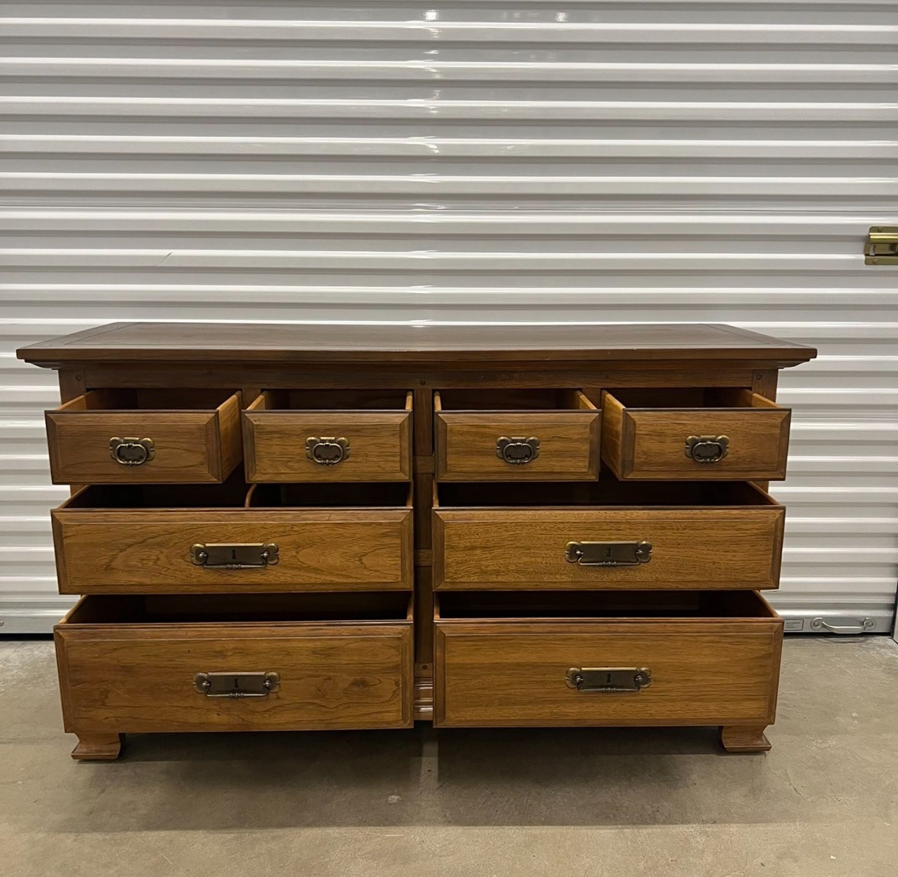 8 drawers Dresser - photo 3
