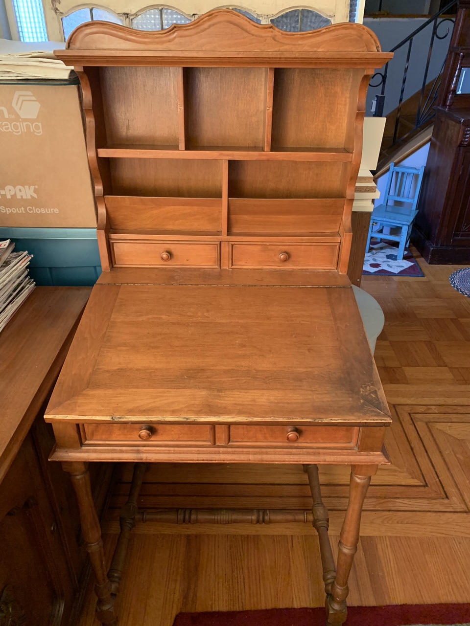 🦋🌼Wooden desk with hutch