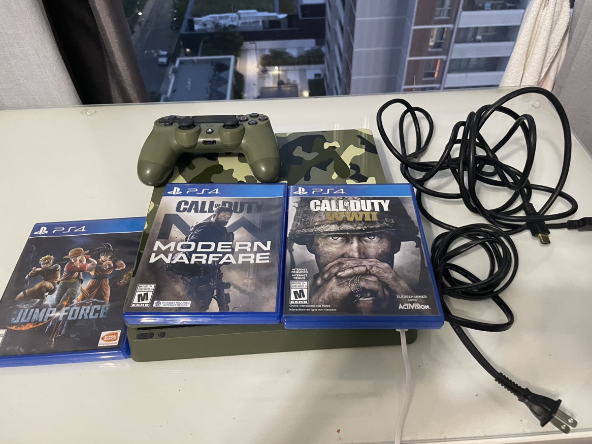 PS4 SLIM LIMITED EDITION Call of Duty WWII