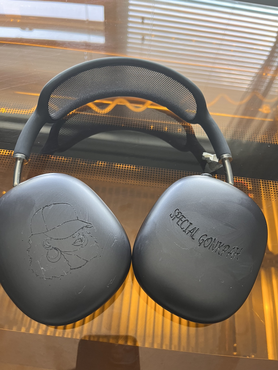 Engrave your headphones
