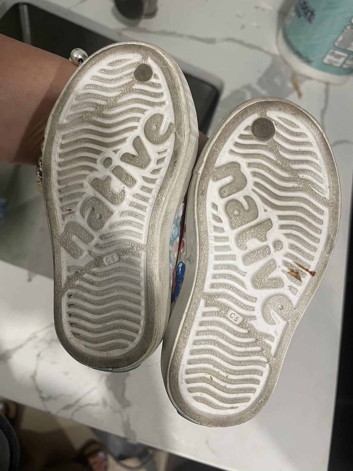 Native Shoes Size 5 image indicator(2)