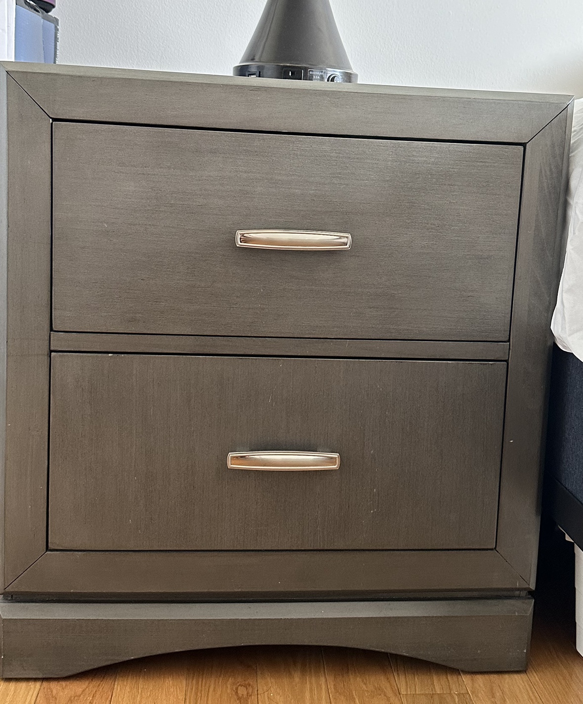 2 Nightstands with Drawers - photo 2