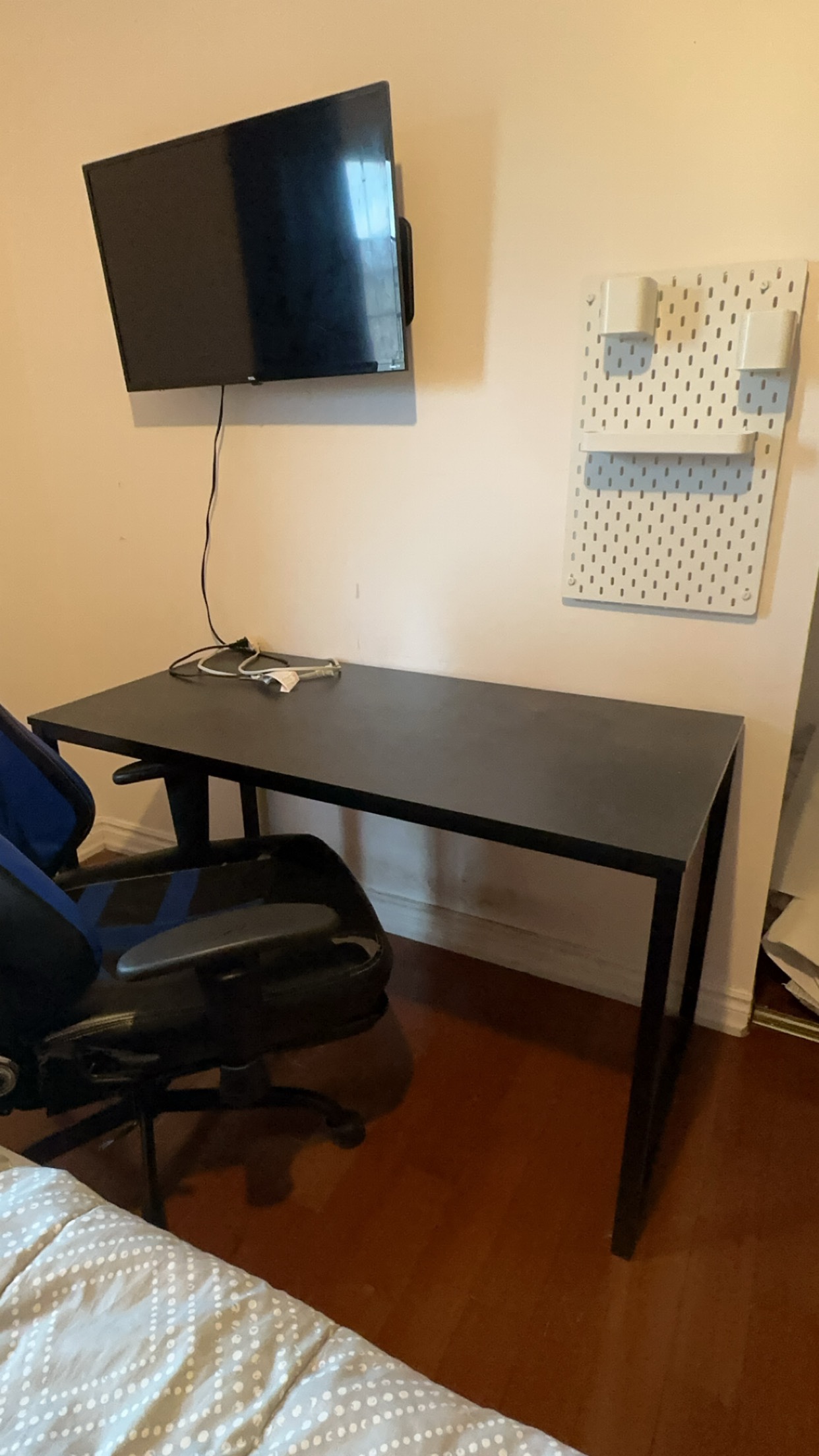Black wooden desk - photo 2