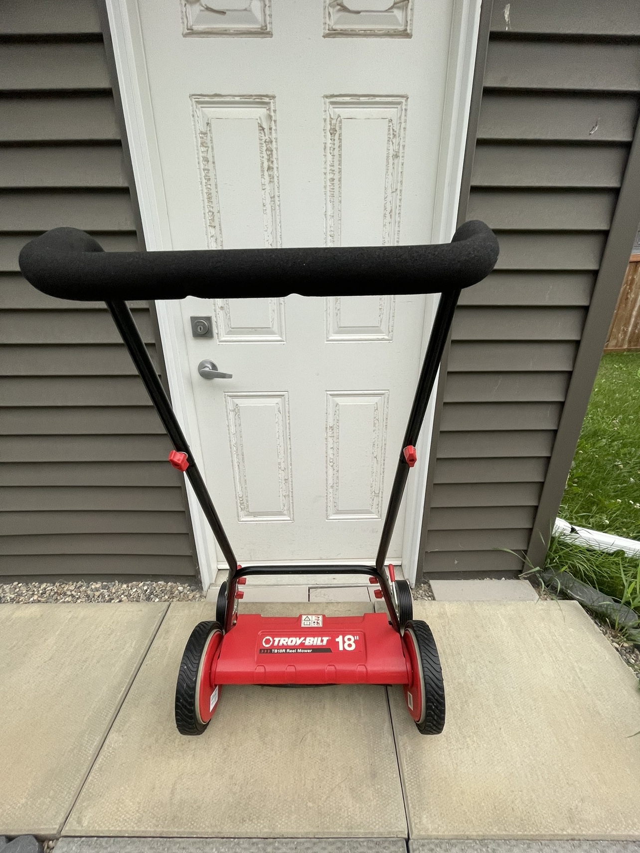 Troy bilt 18" Push Lawn Mower red with Rear Bag