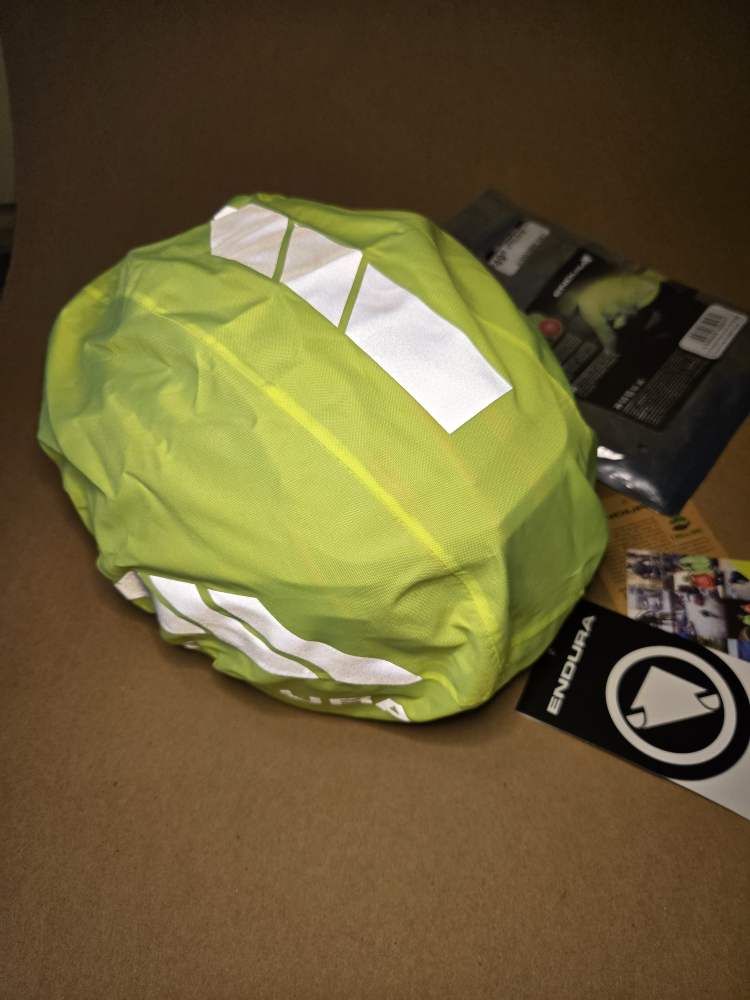 NEW NEVER WORN Endura Luminate Helmet Cover thumbnail