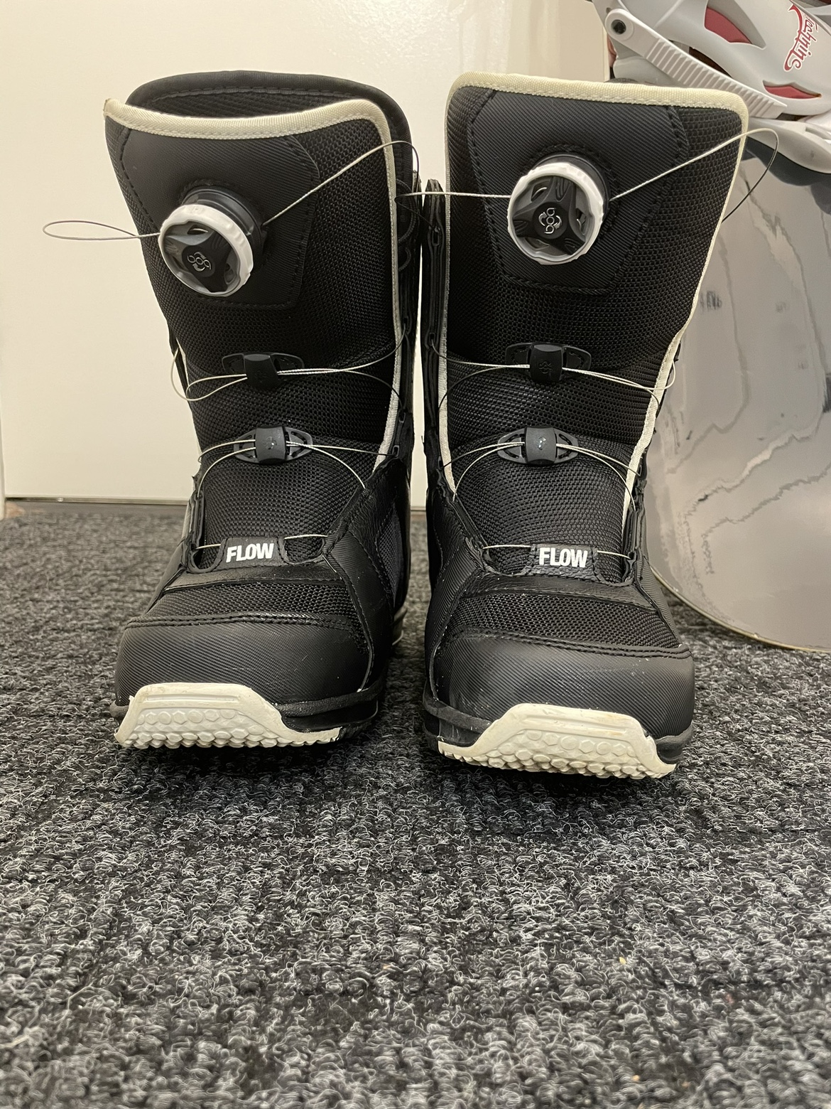 Women's Snowboard Package image indicator(6)