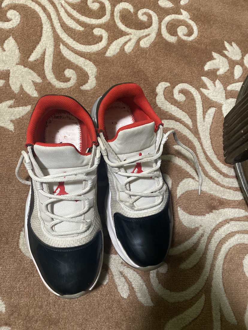 Jordan 11 comfort lows size 9 without insole - photo 2