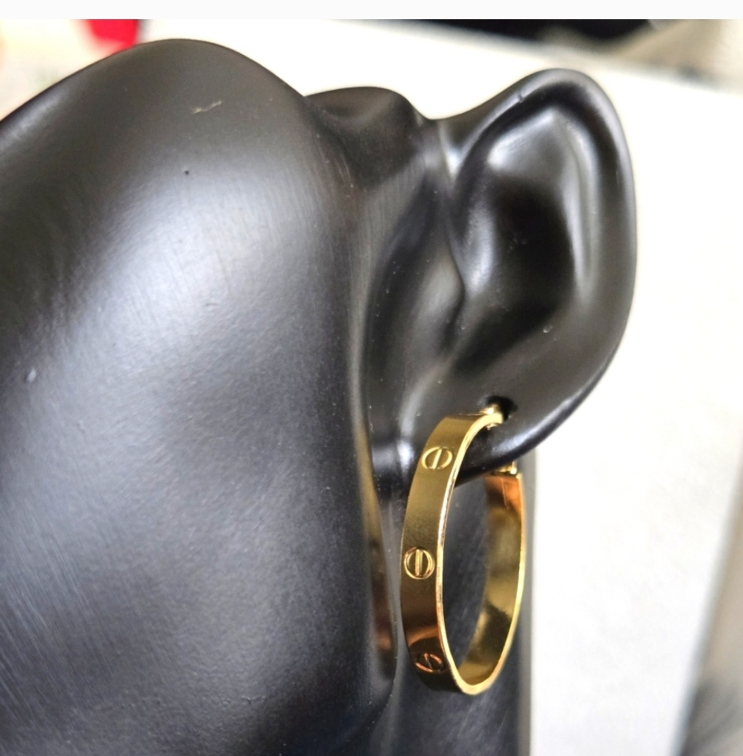love gold hoop earrings *new ✨️