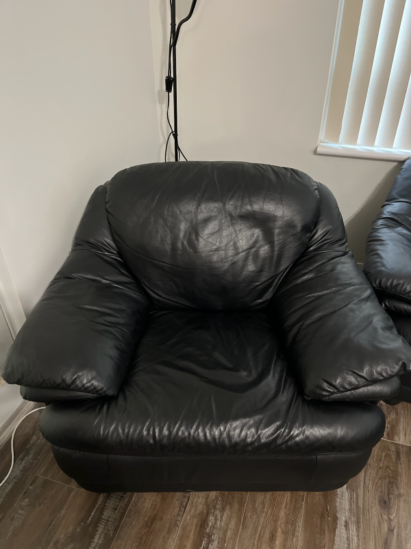 Leather Couch & Armchair Set - Pickup DT Toronto - photo 2