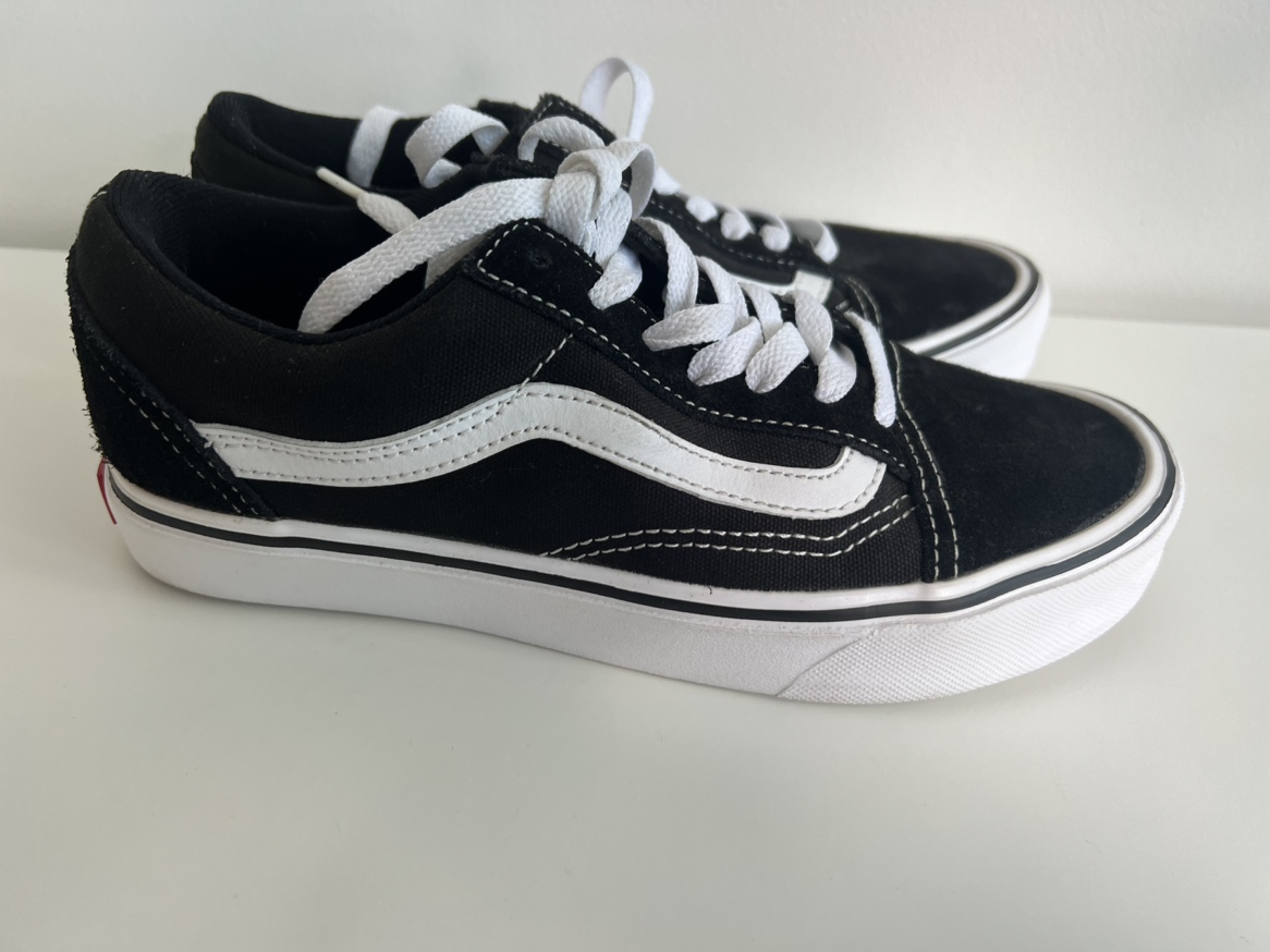 Women’s Vans Old Skool Shoes Size 6.5 - Brand New and Never Used - photo 3