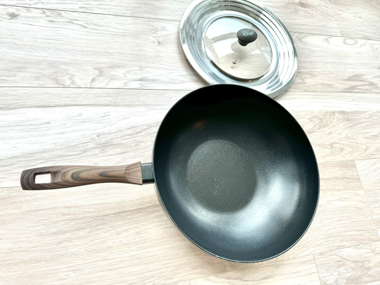 Korean Chef Wok with Lid thumbnail