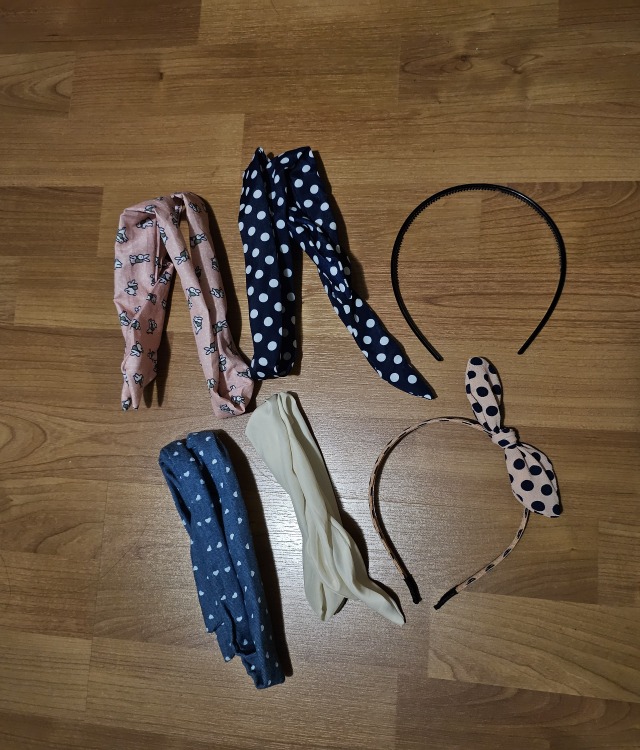 Assorted hair bands thumbnail