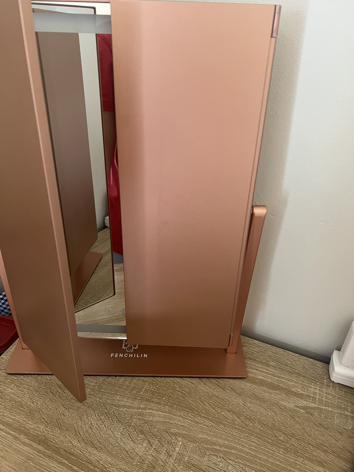 Tri-Fold Lighted Makeup Mirror image indicator(3)