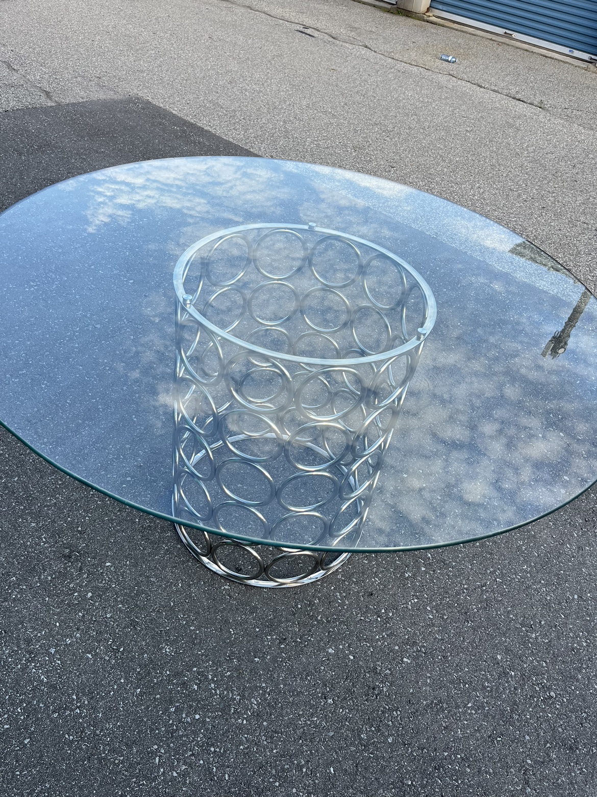 Nice Dining Table Dawnell Round Glass Top Metal Base. - photo 3
