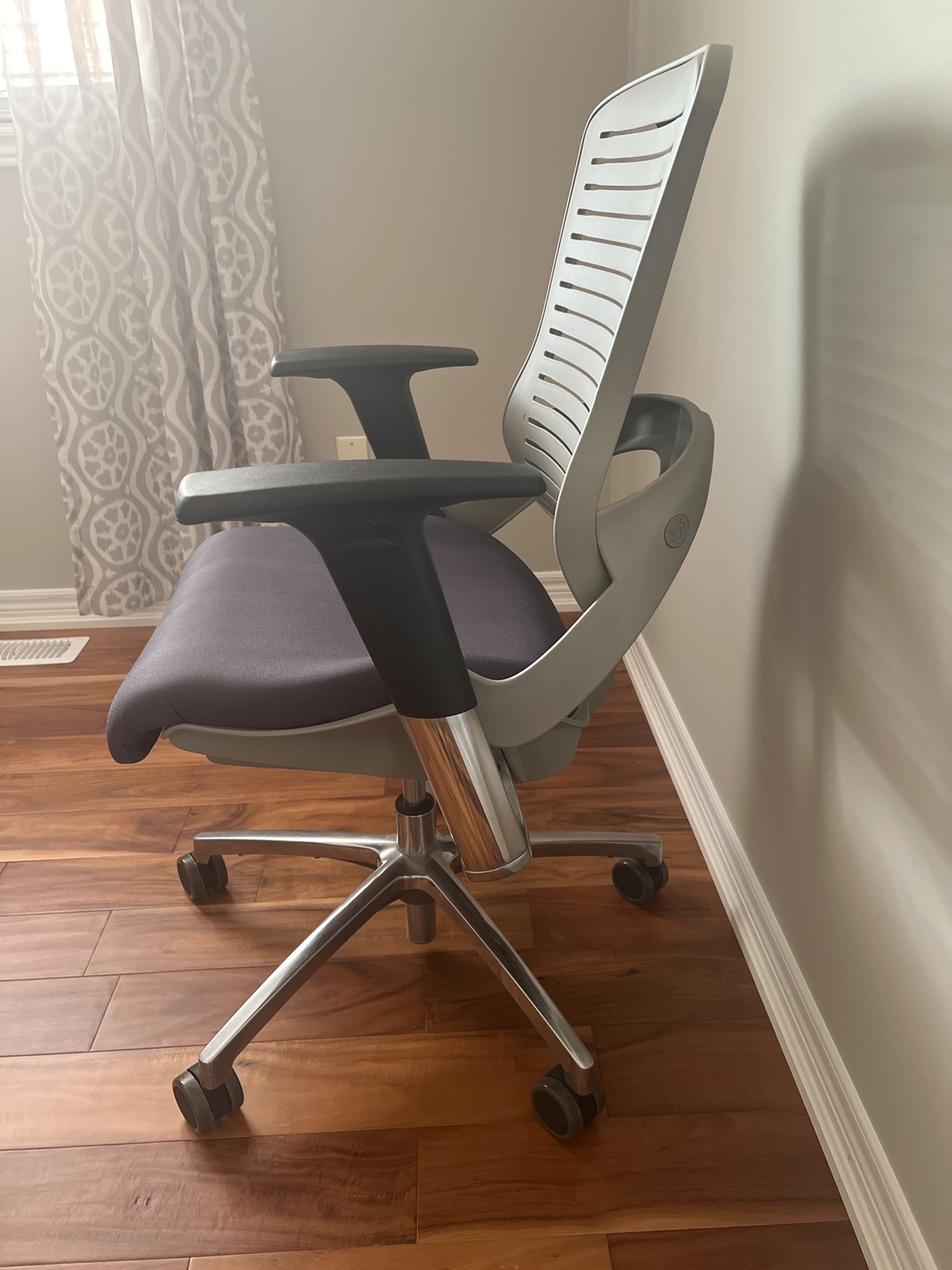 Ergonomic chair - photo 2