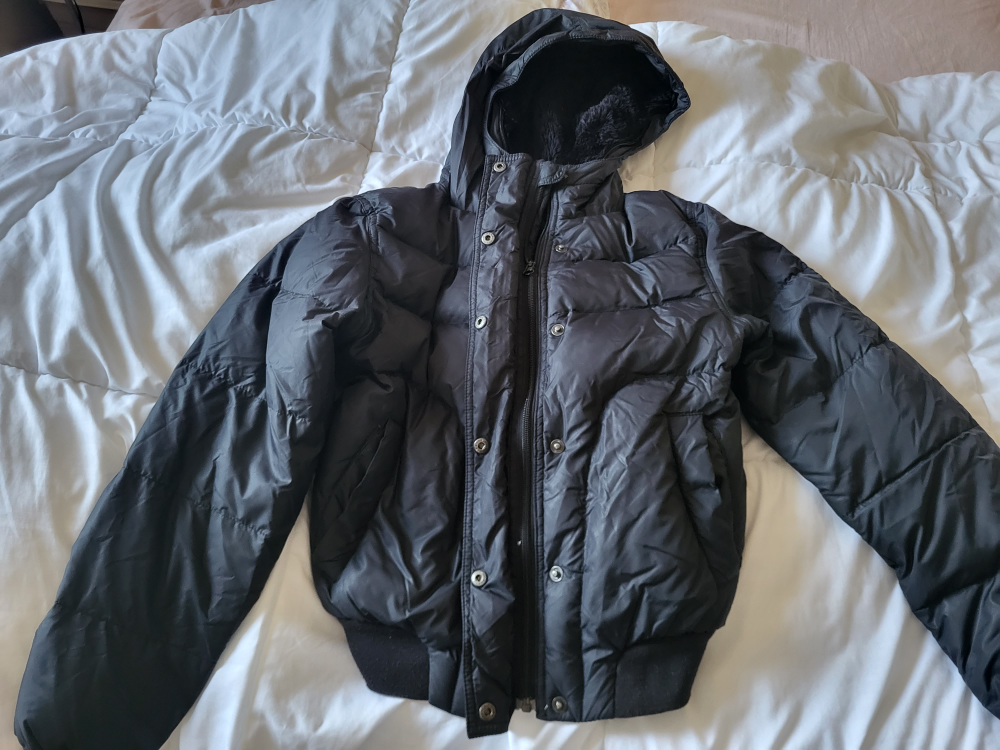 Black Puffer Jacket (women) image indicator(2)