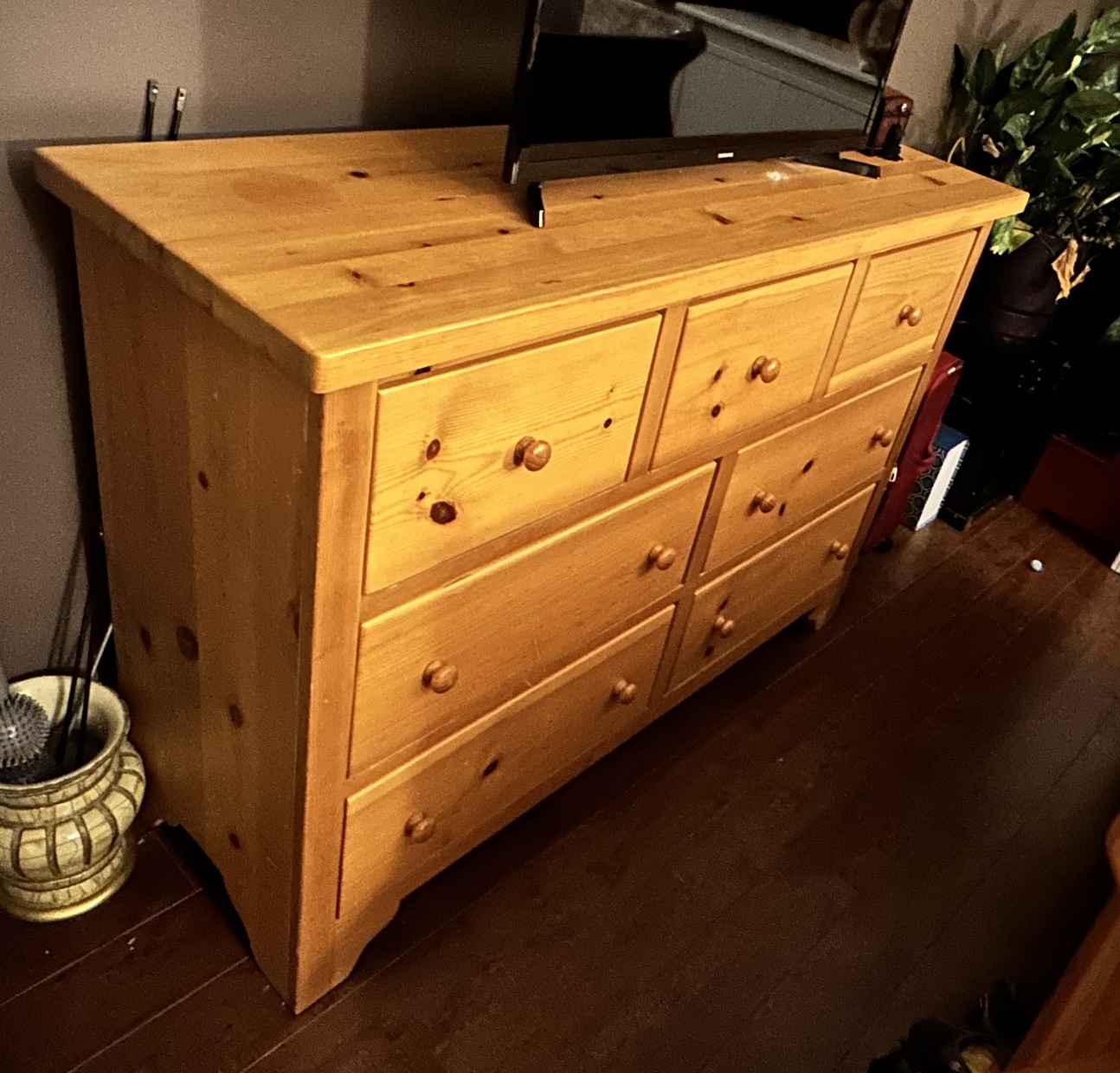 Solid wood dresser, 7-drawer - photo 3