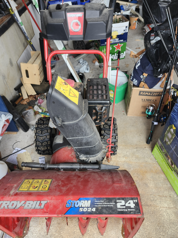 snow blower for parts or as scrap - photo 2