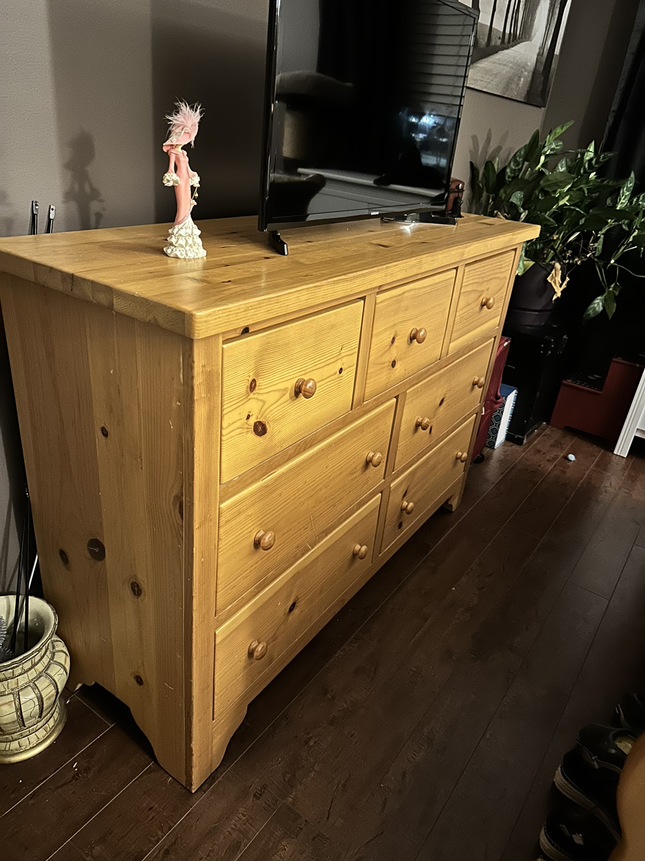 Solid wood dresser, 7-drawer