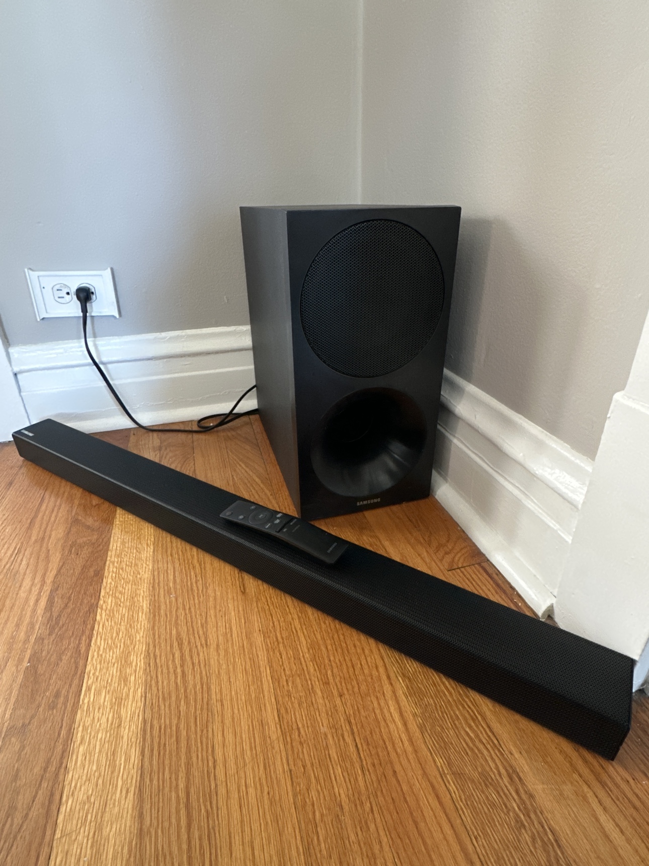 Samsung soundbar and subwoofer