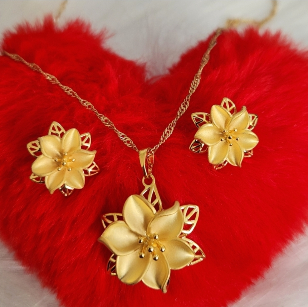 poinsettia gold earrings/necklace set *new