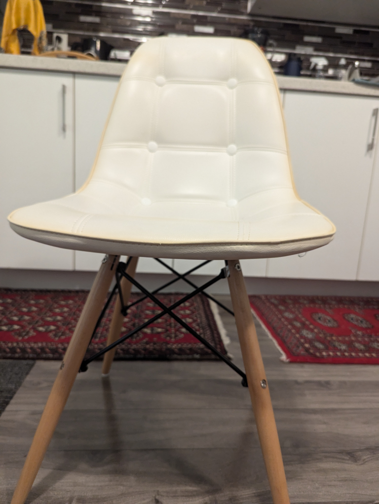 dinning table comes with 2 chairs. - photo 3