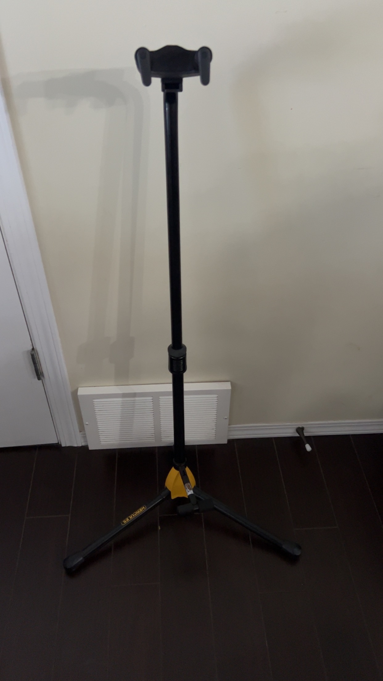 HERCULES Guitar Stand GS412B PLUS image indicator(2)