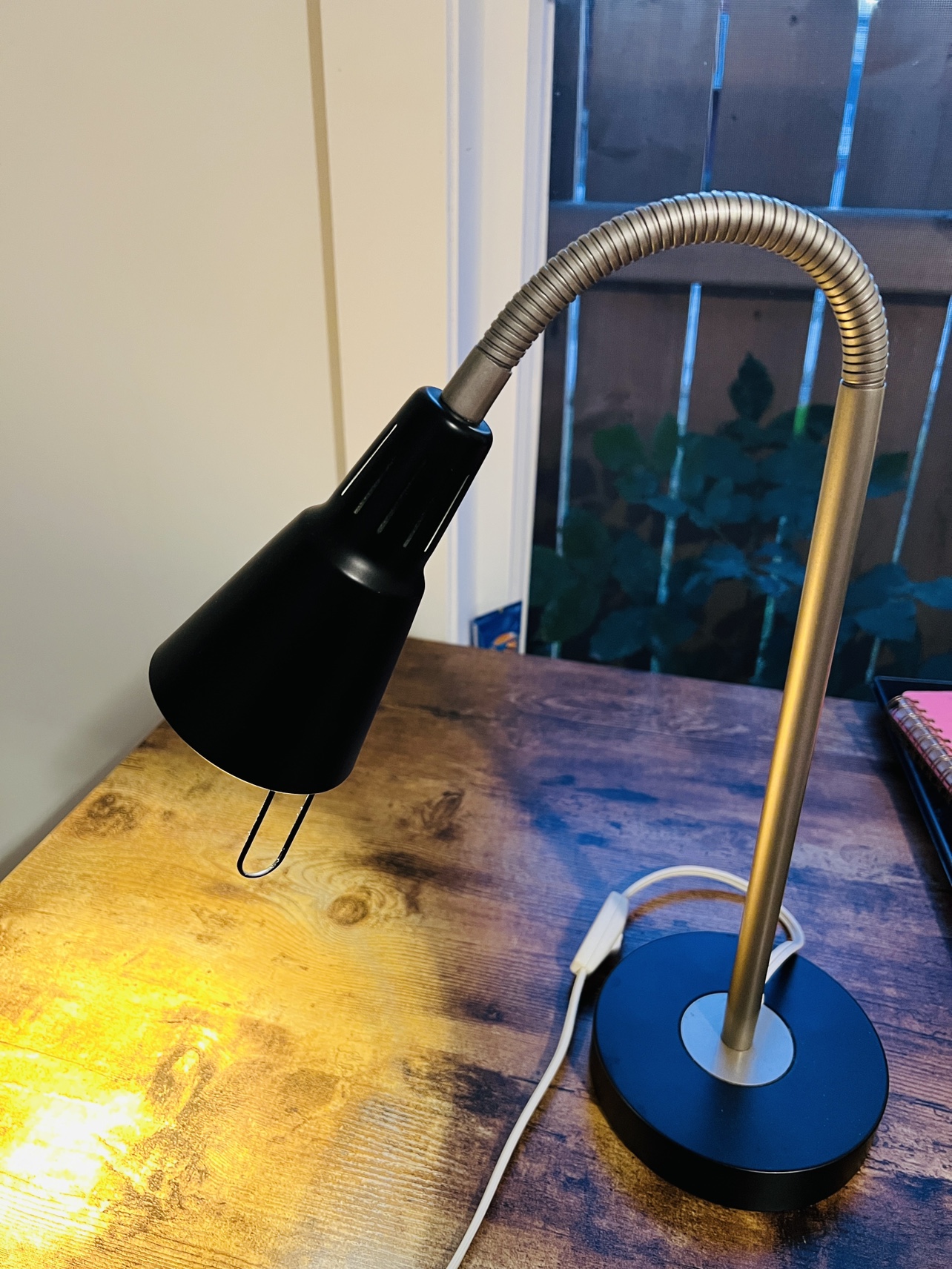 Desk lamp