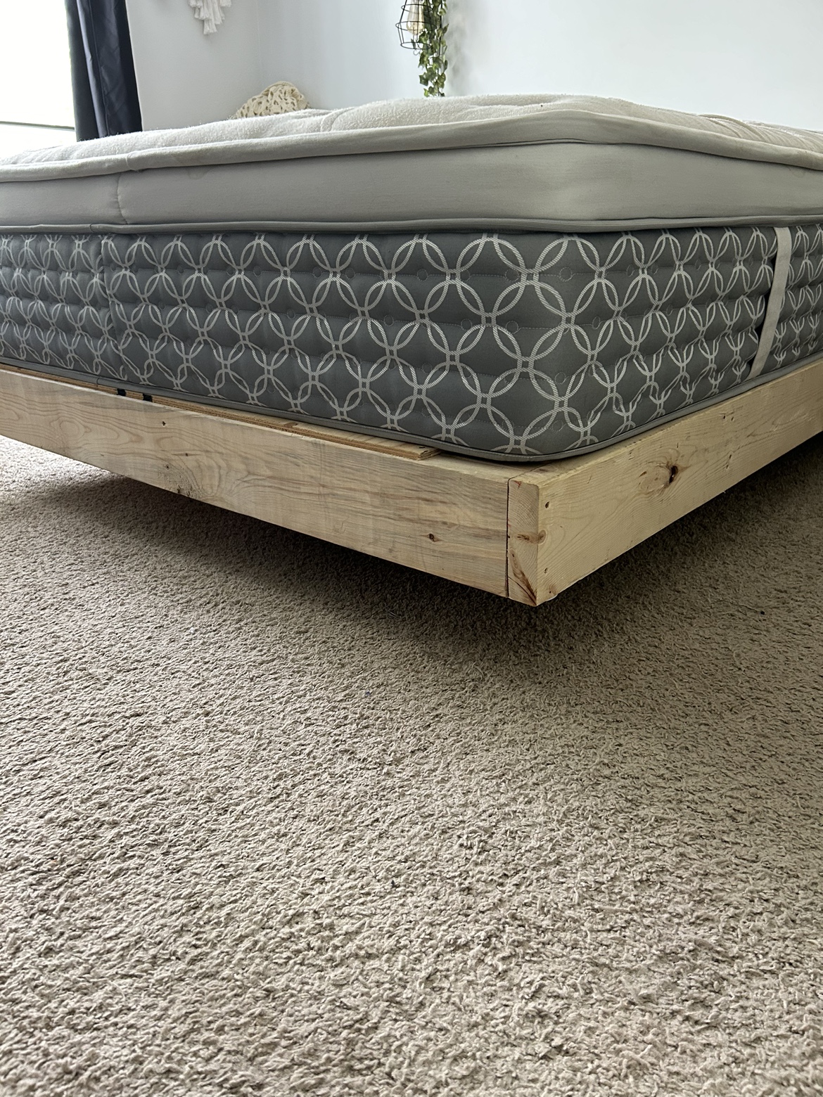 Queen sized mattress plus floating style bed frame - photo 4