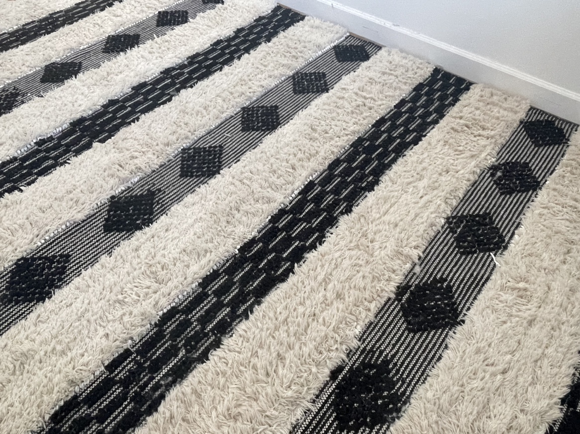 Black and white rug 8.5 x 12 feet - photo 2