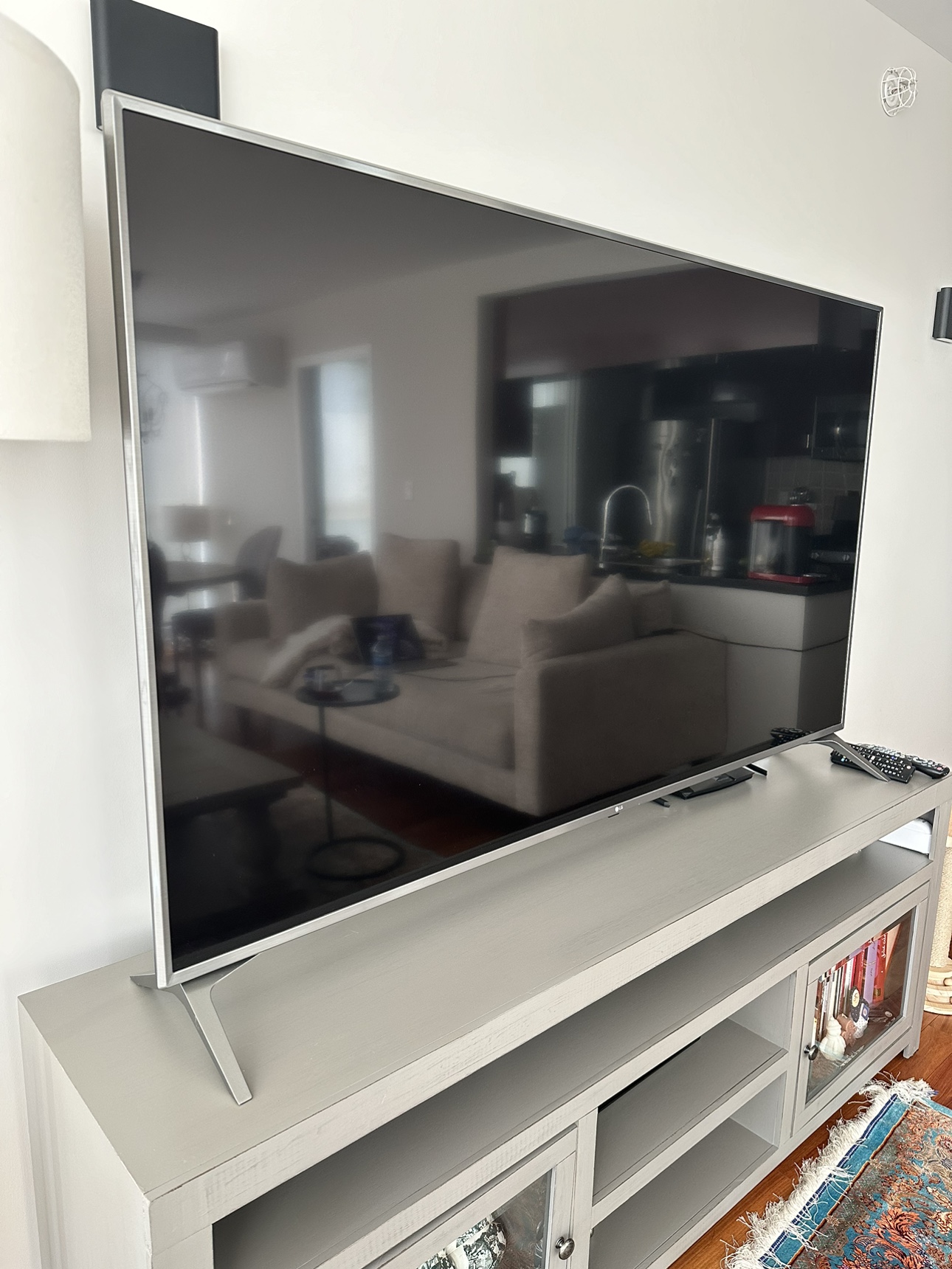 Mint condition LG TV webOS 4k - photo 3
